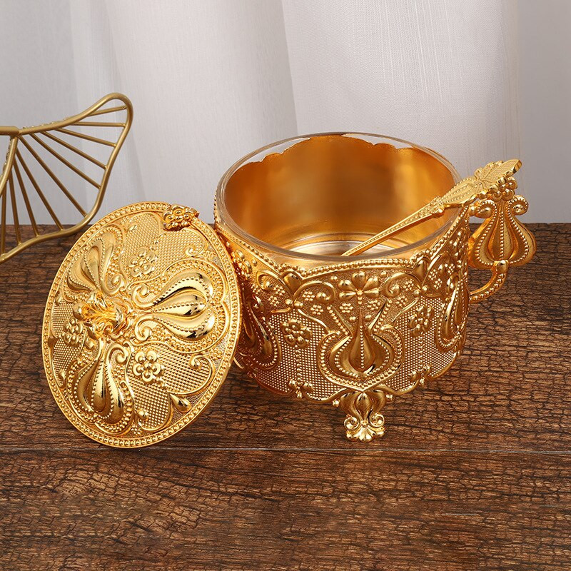 Madinga europietiško ir amerikietiško stiliaus metalo drožybos buitinė virtuvė su baltojo cukraus cukraus saugykla, padengta cinko lydinio cukraus puodeliu