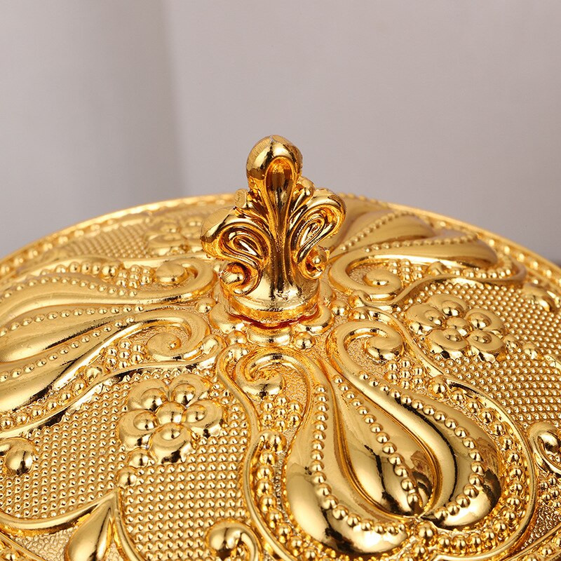 Madinga europietiško ir amerikietiško stiliaus metalo drožybos buitinė virtuvė su baltojo cukraus cukraus saugykla, padengta cinko lydinio cukraus puodeliu