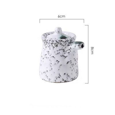 Keramická nádoba na sójovú omáčku v japonskom štýle, fľaša na olivový olej, retro dávkovač octu, trepačka, kuchynské náradie, korenie, plechovky