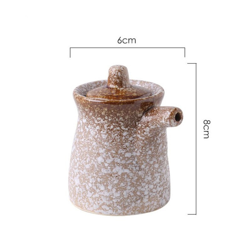 Keramická nádoba na sójovú omáčku v japonskom štýle, fľaša na olivový olej, retro dávkovač octu, trepačka, kuchynské náradie, korenie, plechovky