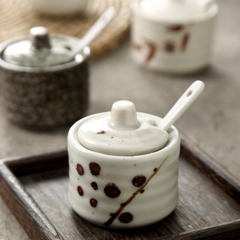 Japonská keramická fľaša na korenie, dóza na korenie s viečkom, lyžicou, nádoba na korenie, kreatívne soľničky a koreničky, kuchynské náčinie