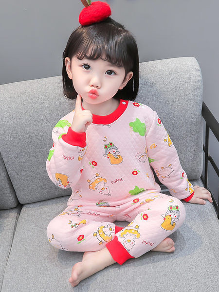 Bavlnené jarno-jesenné pyžamo s farebnou potlačou