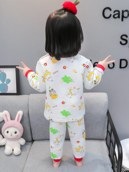 Bavlnené jarno-jesenné pyžamo s farebnou potlačou