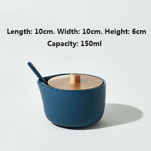 Sada koriacich pohárov Nordic, matná keramická soľnička, cukornička, kombinovaná koreniaca krabička s viečkom, kuchynské úložné fľaše, poháre