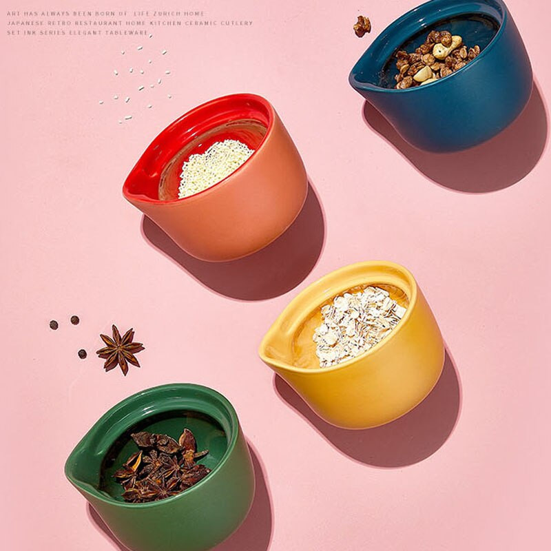 Sada koriacich pohárov Nordic, matná keramická soľnička, cukornička, kombinovaná koreniaca krabička s viečkom, kuchynské úložné fľaše, poháre