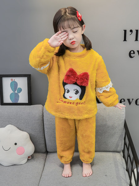 Plišana pidžama za djevojčice s čipkom