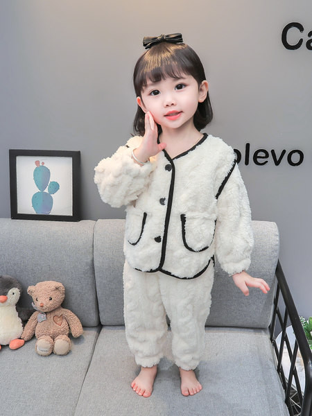 Dvojdielne plyšové pyžamo s vreckom a gombíkmi pre dievčatá