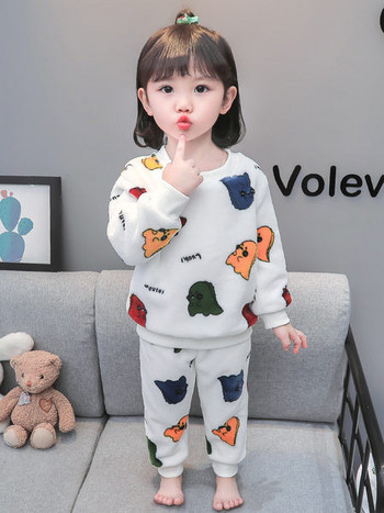 Παιδικές βελούδινες  πιτζάμες για κορίτσια με πολύχρωμη στάμπα