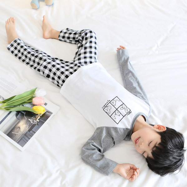 Detské pyžamo pre chlapcov s aplikáciou a nápisom