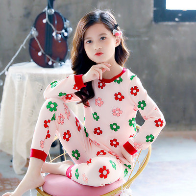 Nový model detského pyžama s kvetinovým vzorom pre dievčatá