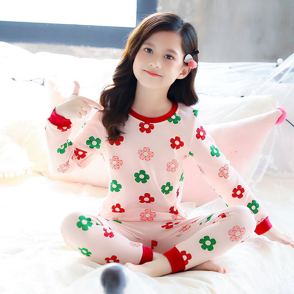 Nový model detského pyžama s kvetinovým vzorom pre dievčatá