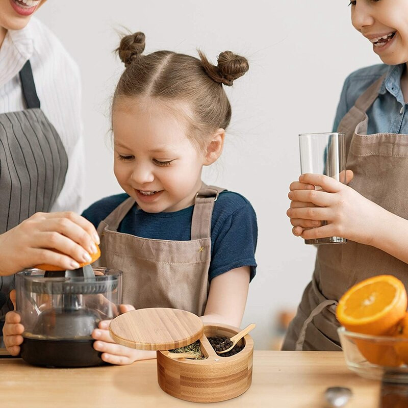 Bambusová soľnička a korenie s magnetickými otočnými viečkami a 2 mini bambusovými lyžičkami do kuchyne