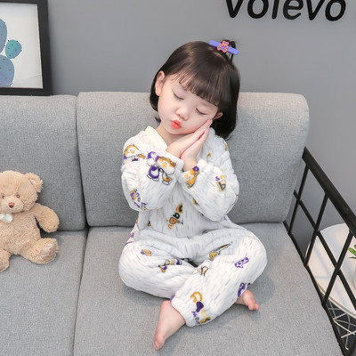 Plyšové pyžamo so zipsom v štýle romper