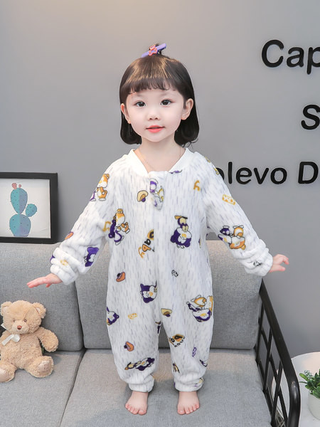 Plyšové pyžamo so zipsom v štýle romper