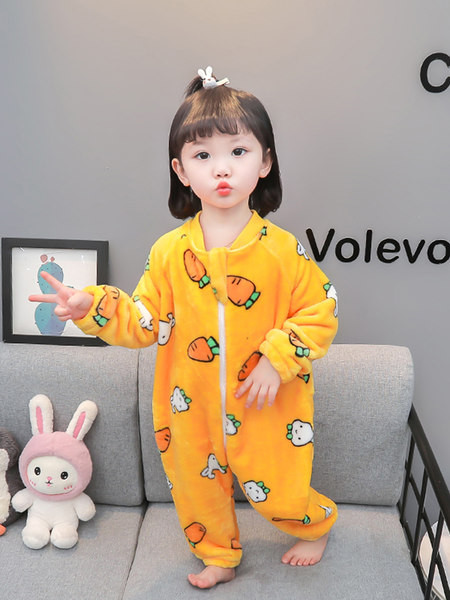 Plyšové pyžamo so zipsom v štýle romper