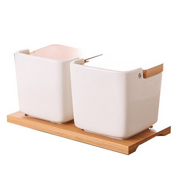 Τετράγωνο οικιακό κεραμικό κουτί καρυκευμάτων τριών τεμαχίων Δημιουργικό ιαπωνικό στυλ αναποδογυρισμένο κουταλάκι με ξύλινο δίσκο του κουταλιού