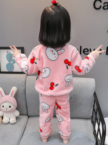 Pyžamo pre dievčatá s oválnym výstrihom