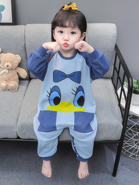 Dievčenský overal s dlhým rukávom a aplikáciou