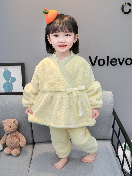 Dvojdielne teplé páperové pyžamo s čipkou