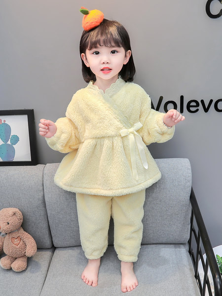 Dvojdielne teplé páperové pyžamo s čipkou