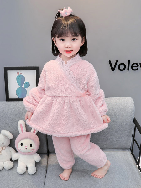 Dvojdielne teplé páperové pyžamo s čipkou