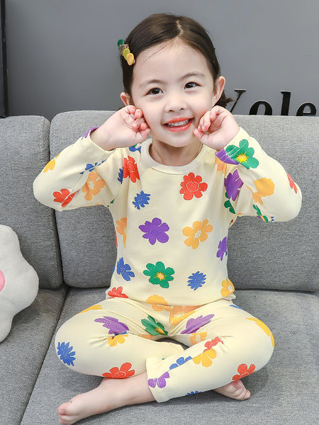 Detské pyžamo s kvetinovým vzorom pre dievčatá - dvojdielne