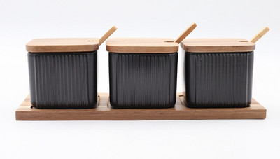 Drevený kryt, severská kuchynská soľnička, pruhovaná keramická nádržka na korenie, sada fliaš na olej, ľahká matná koreniaca krabička