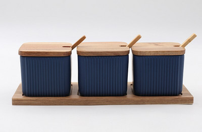 Drevený kryt, severská kuchynská soľnička, pruhovaná keramická nádržka na korenie, sada fliaš na olej, ľahká matná koreniaca krabička