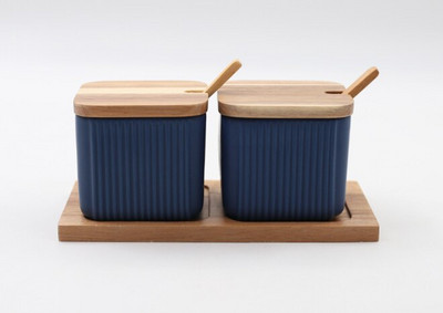 Drevený kryt, severská kuchynská soľnička, pruhovaná keramická nádržka na korenie, sada fliaš na olej, ľahká matná koreniaca krabička