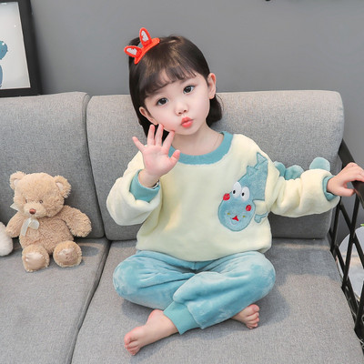 Dvojdielne plyšové pyžamo s aplikáciou pre dievčatá