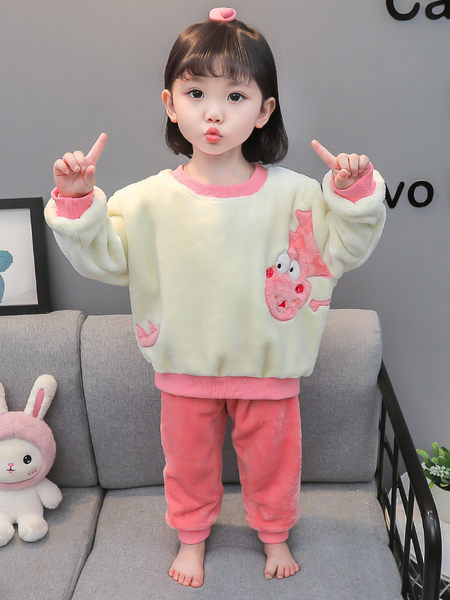 Dvojdielne plyšové pyžamo s aplikáciou pre dievčatá