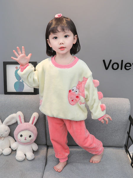 Dvojdielne plyšové pyžamo s aplikáciou pre dievčatá