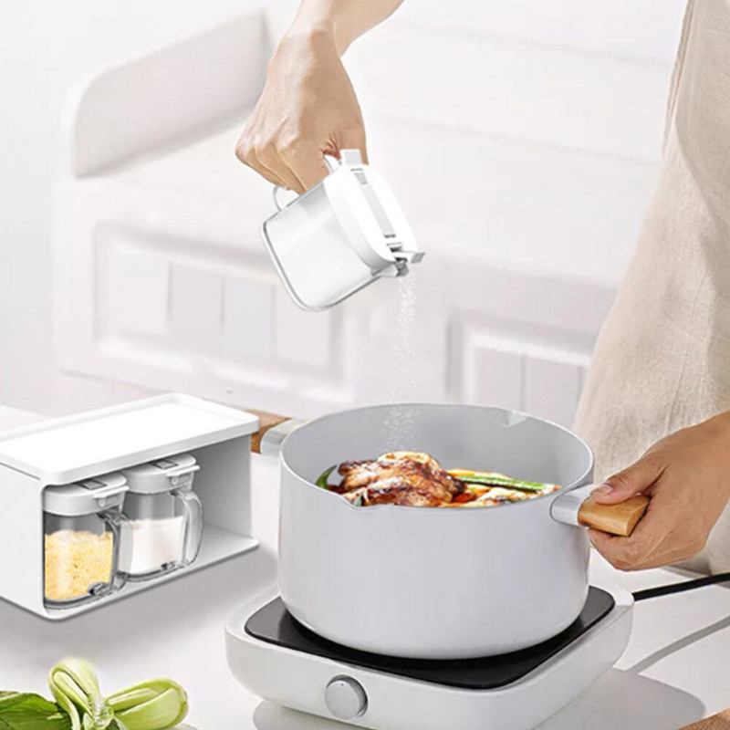 Automaticky vyklápacia korenie, nástenná plastová nádoba na korenie s lyžičkou, soľou a korením do kuchyne, stojan na korenie