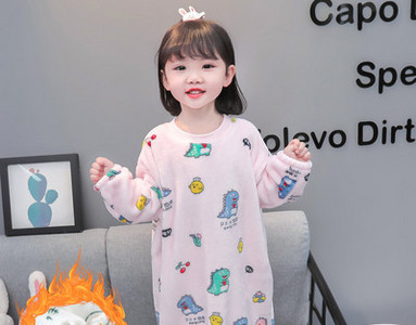 Overal s dlhým rukávom a aplikáciou pre dievčatká