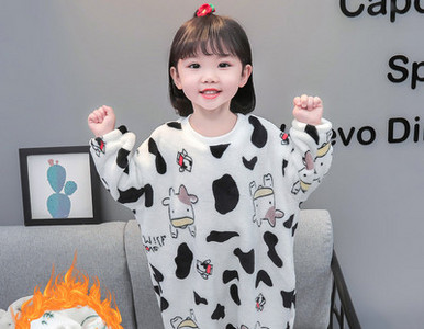 Overal s dlhým rukávom a aplikáciou pre dievčatká