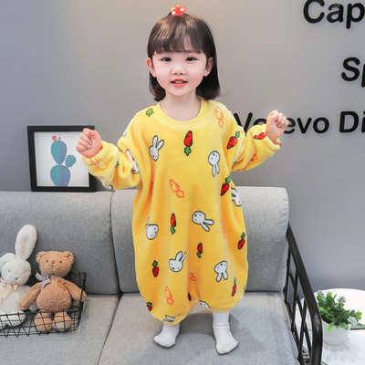 Overal s dlhým rukávom a aplikáciou pre dievčatká