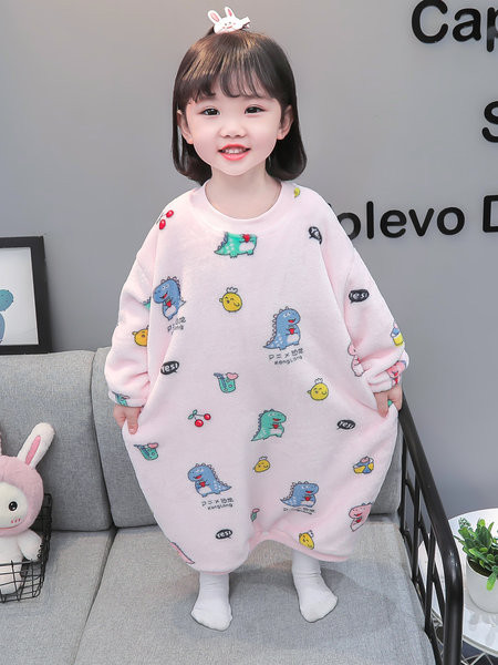 Overal s dlhým rukávom a aplikáciou pre dievčatká