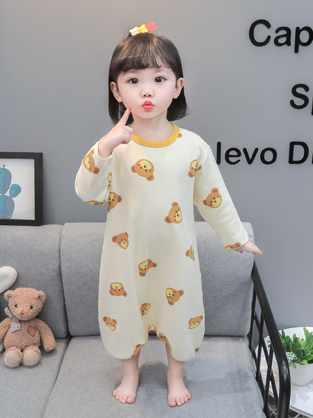 Detský pyžamový overal s farebnou potlačou pre dievčatá