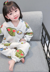 Detské pyžamo pre dievčatá s výstrihom do V