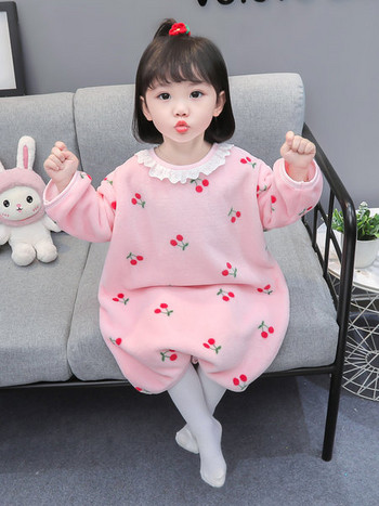 Детска пижама тип ромпър с овално деколте