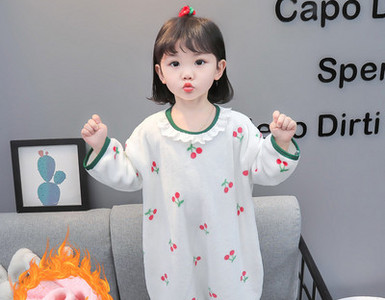 Vaikiška šliaužtinuko tipo pižama su ovalia iškirpte