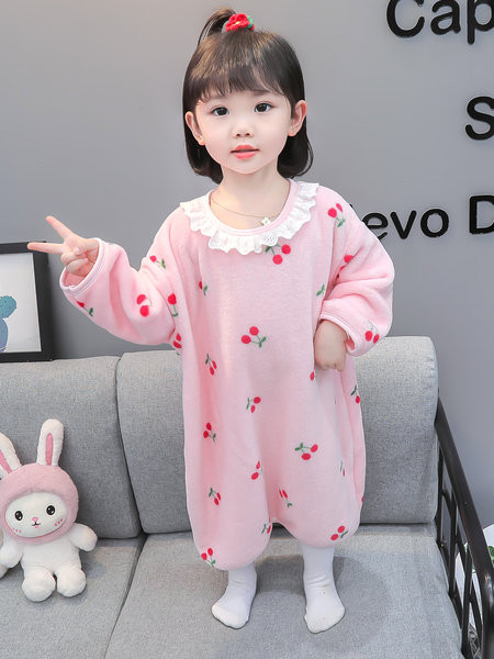 Vaikiška šliaužtinuko tipo pižama su ovalia iškirpte