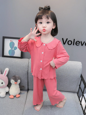Едноцветна пижама от две части с дълъг ръкав и закопчаване с копчета