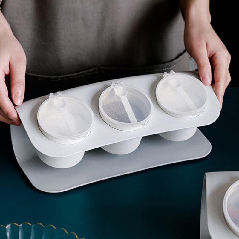 Trijų ląstelių prieskonių dėžutė virtuvės prieskonių stiklainiui prieskonių laikymo talpykla, skirta prieskonių druskai, cukrui, pagardų indeliams su šaukštais