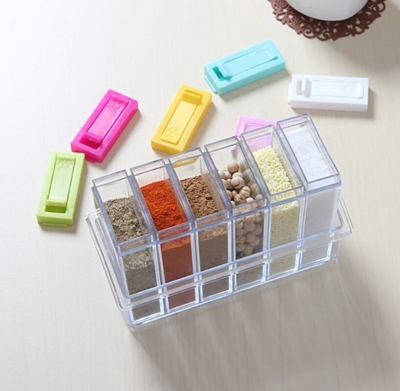 Šešių dalių plastikinė prieskonių dėžutė prieskonių buteliukas kanistras prieskonių rinkinys virtuvės prieskonių indelis prieskonių dėžutės organizatorius pipirų purkštuvas