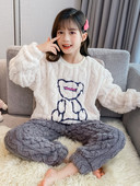 Dvojdielne plyšové pyžamo s výšivkou pre dievčatá