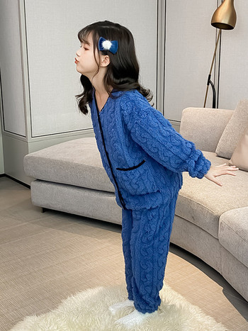Детска пижама плюш от две части с копчета за момичета