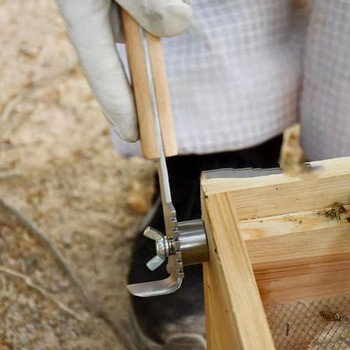Мултифункционален стъргало за кошери със седем цели Пчеларски стъргало Инструменти за пчеларство с дървена дръжка от тип палец от неръждаема стомана