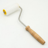 Včelí medový extrakt, odviečkovací ihlový valček, plastový včelársky hrebeň, záhradné potreby, súprava náradia, včelárske náradie.