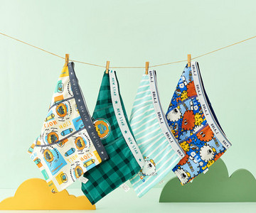 Keturių vaikiškų bokserių kelnaičių komplektas su skirtingais raštais berniukams